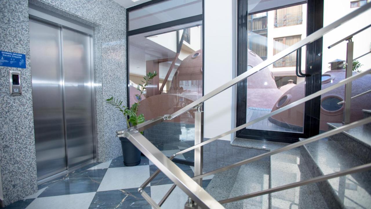 Royal Venezia Hotel Batumi Exterior photo