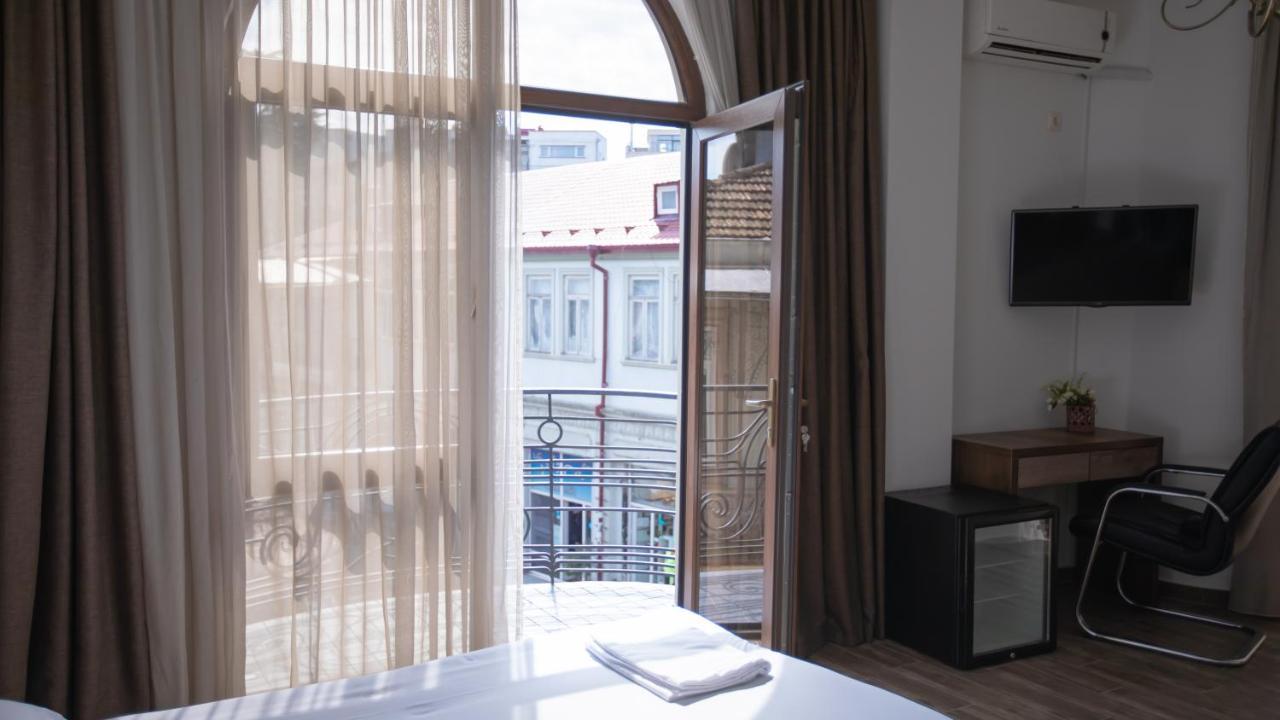 Royal Venezia Hotel Batumi Exterior photo