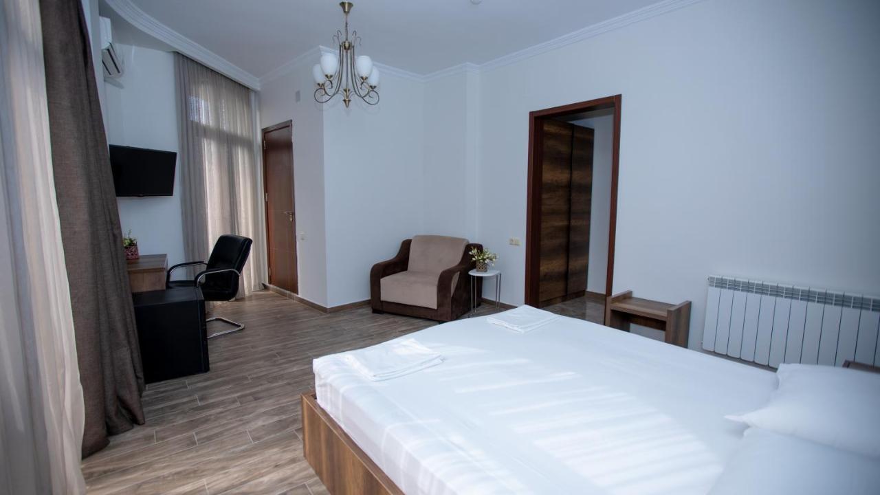 Royal Venezia Hotel Batumi Exterior photo
