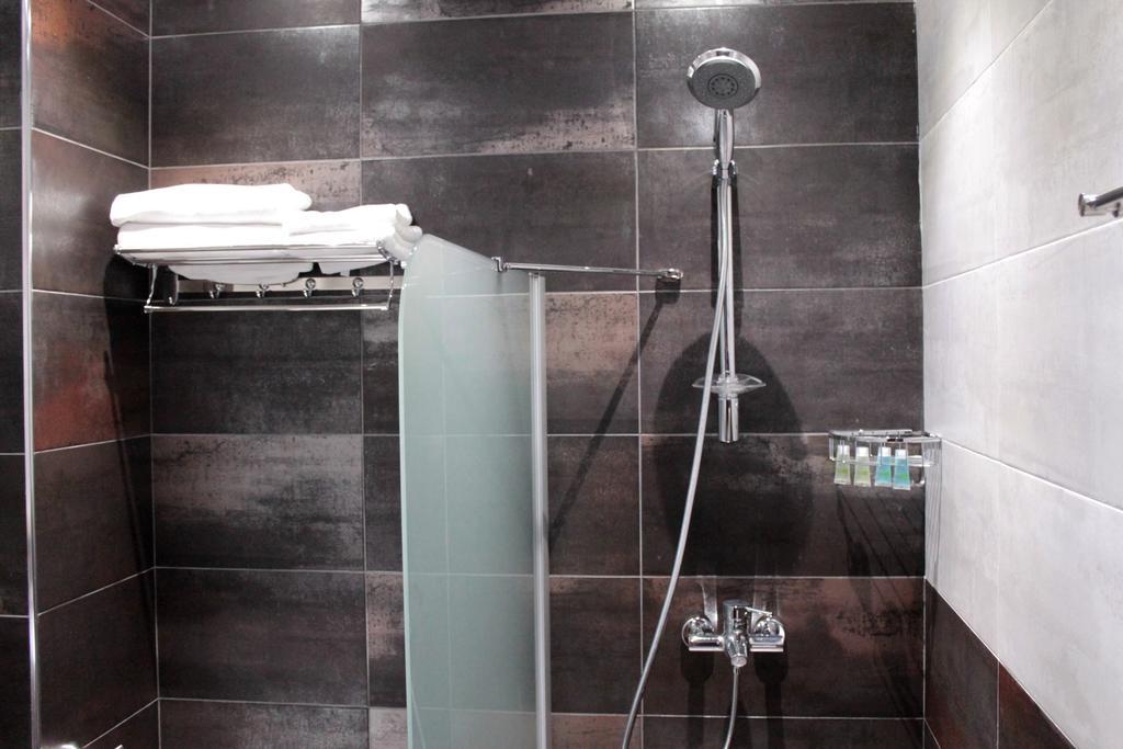 Royal Venezia Hotel Batumi Room photo
