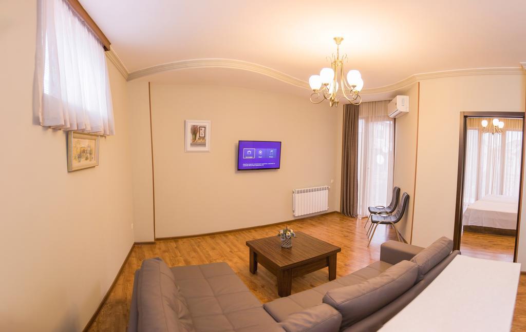 Royal Venezia Hotel Batumi Room photo