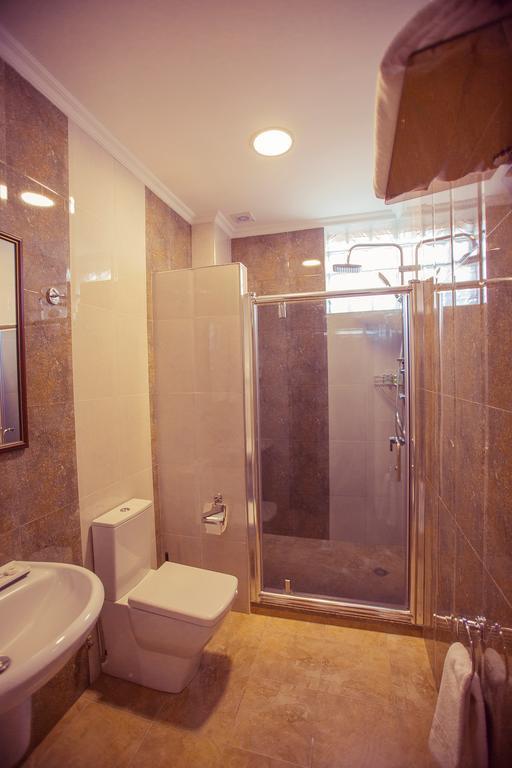 Royal Venezia Hotel Batumi Room photo