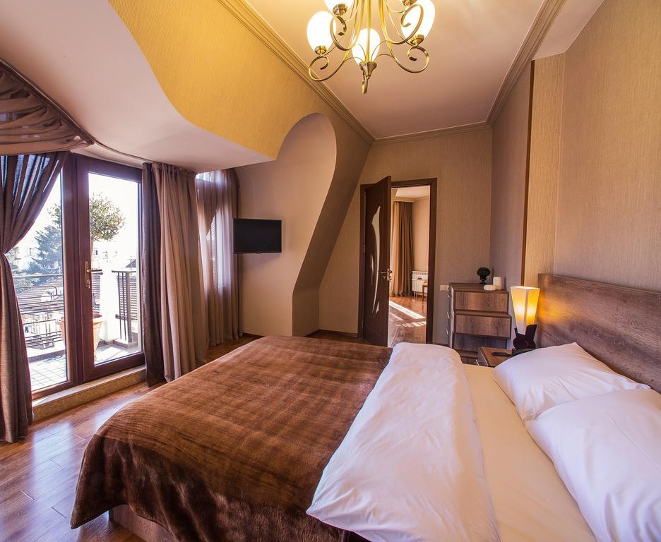 Royal Venezia Hotel Batumi Room photo