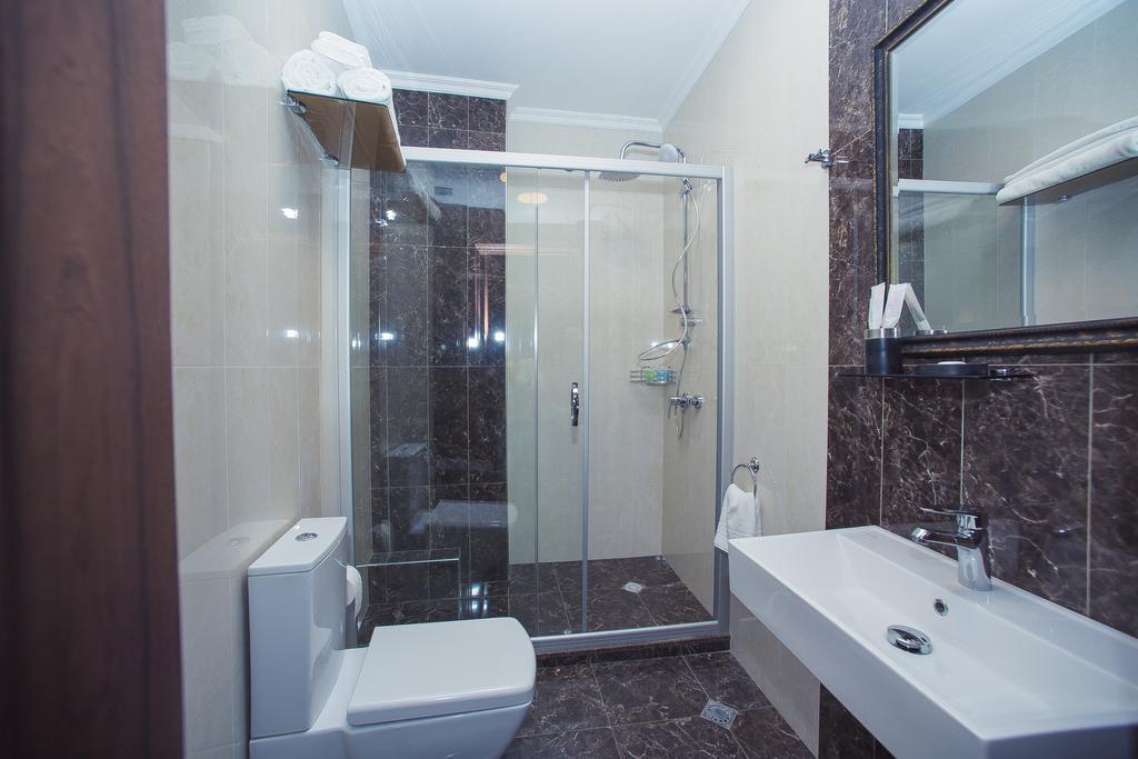 Royal Venezia Hotel Batumi Room photo