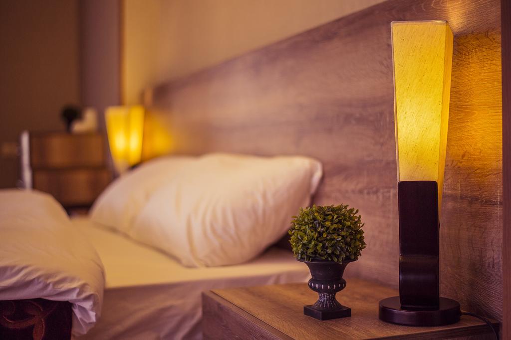 Royal Venezia Hotel Batumi Room photo